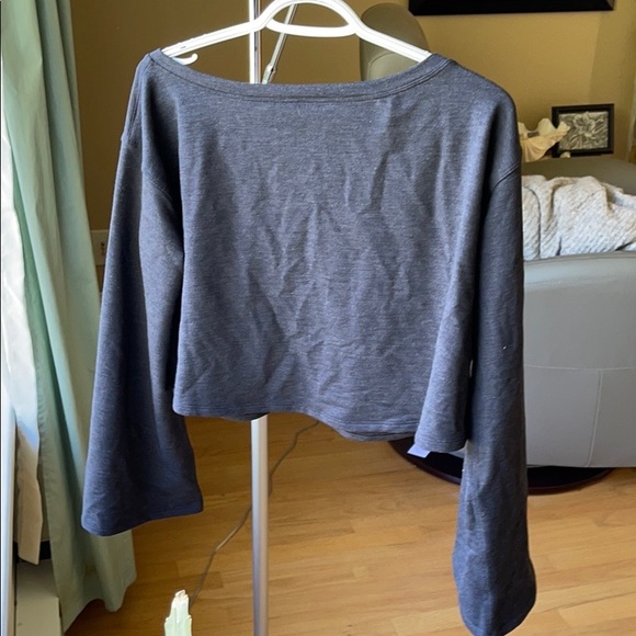 LULULEMON cropped V neck sweater. - Picture 3 of 4